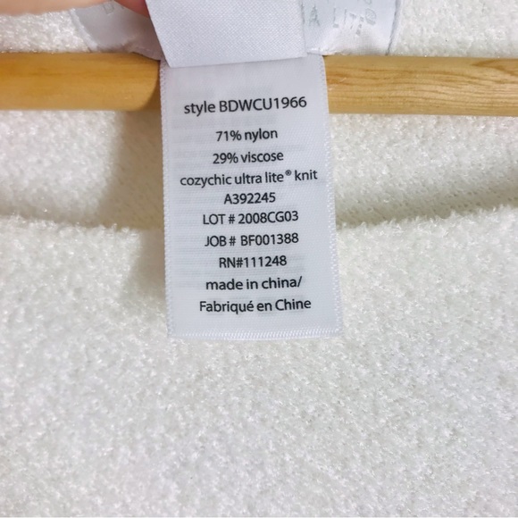 Barefoot Dreams CozyChic Ultra Lite Ocean Breeze Poncho White Pink Ombre O/S - Picture 12 of 12